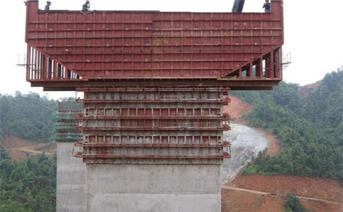 桥梁建筑施工：挂篮钢模板转体施工有何优点？
